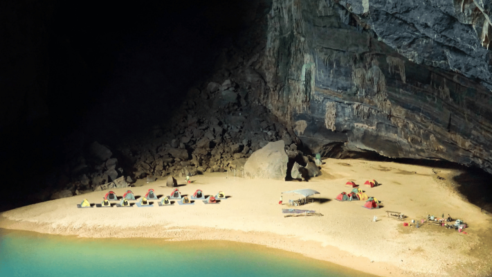 camping in Son Doong cave