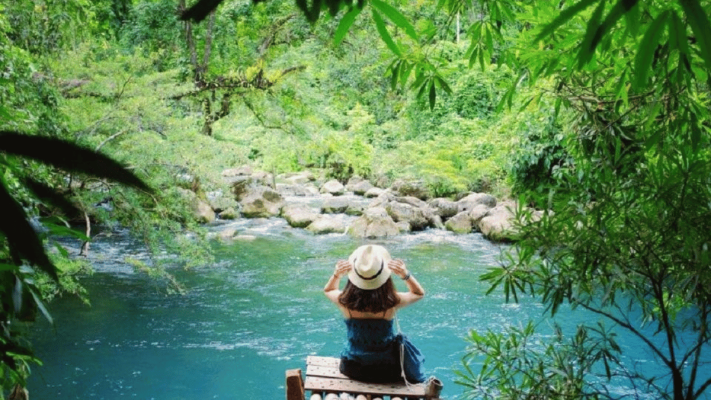 Picnic, take pictures at Mooc Spring