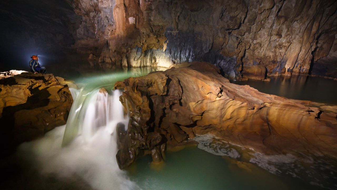 What Is Tu Lan Cave and Where Is It Located