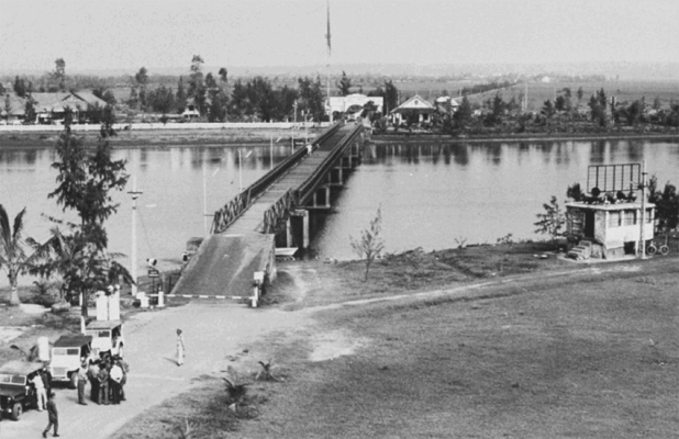 Hien Luong Bridge History