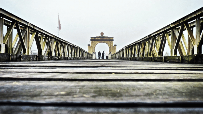 Hien Luong bridge architecture