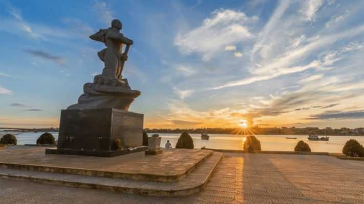 The Mother Suot Monument