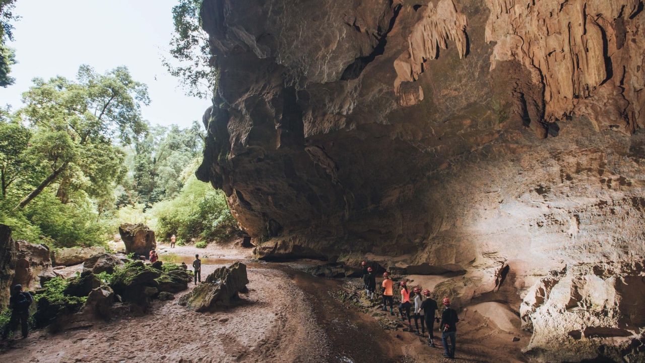 Abandoned Valley Phong Nha Caves, Jungle & Local Travel Guide