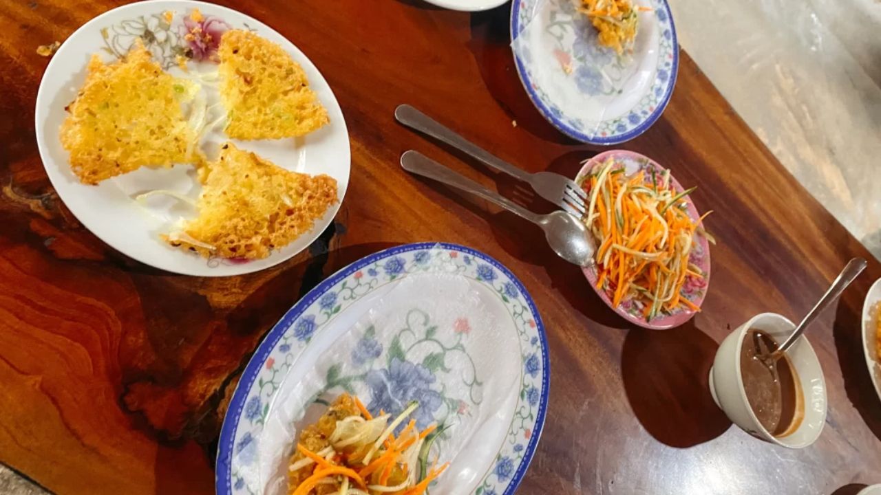 Authentic Banh Xeo and Local Refreshments Included with Your Visit