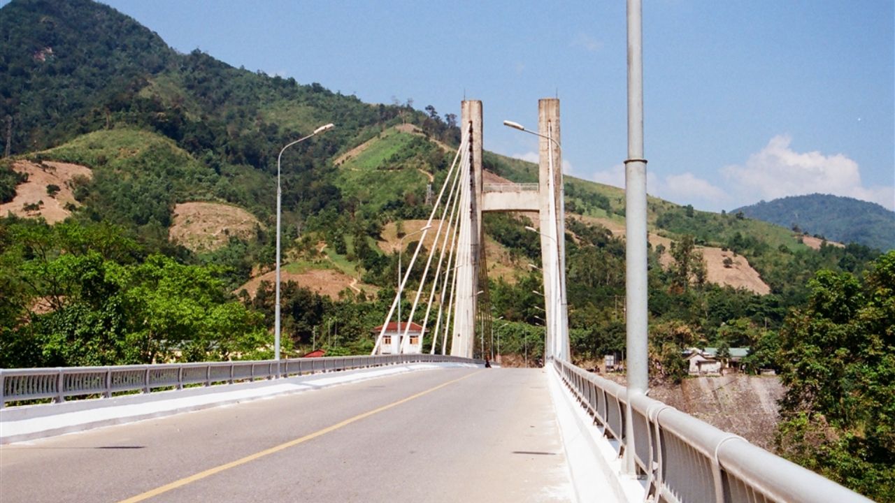 Dakrong Bridge