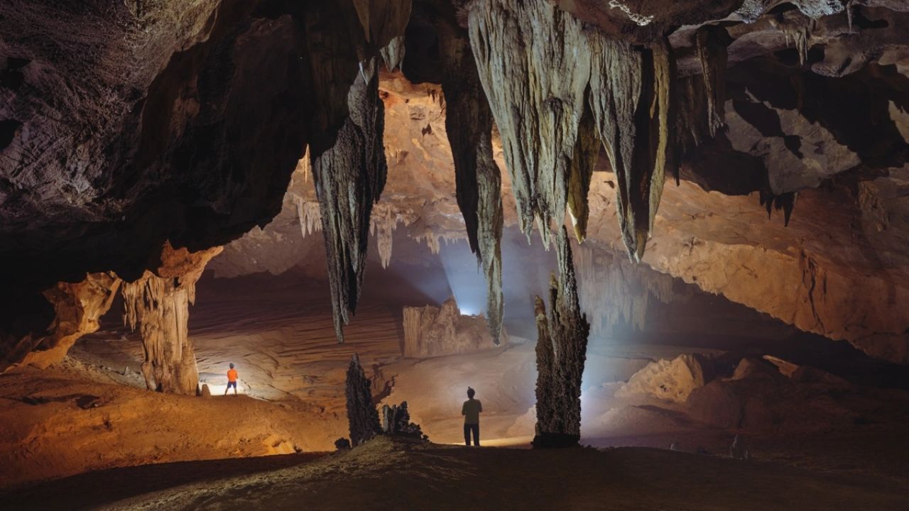 Hang Va Cave Expedition Costs, Itinerary & Expert Local Guide