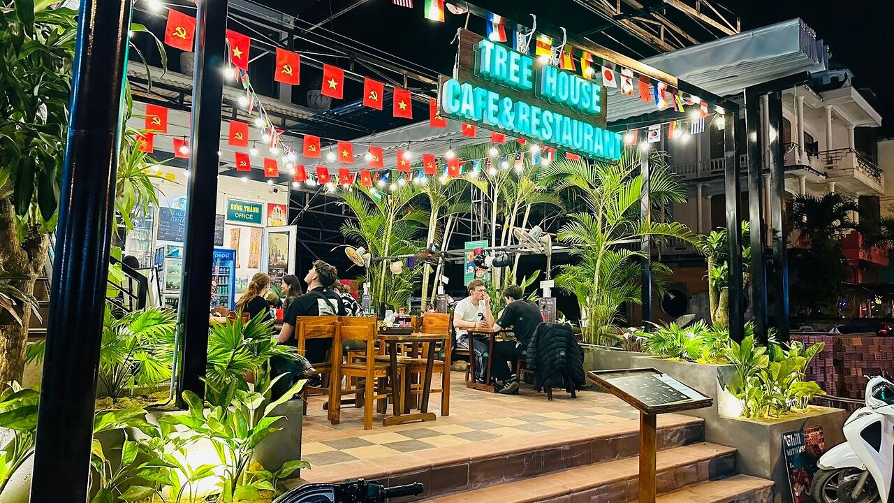 Tree House Cafe & Restaurant