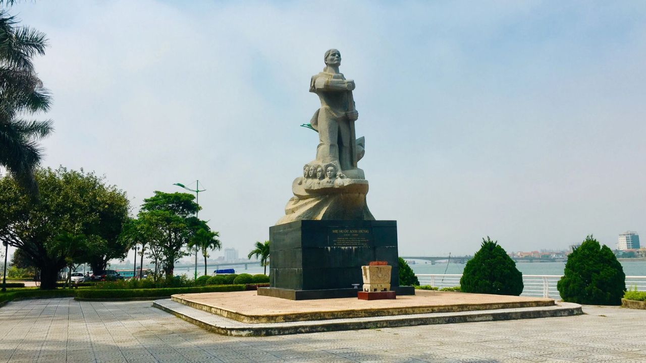 Mother Suot Monument History, Meaning & Visitor Guide