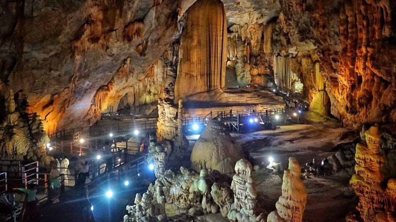 Paradise Cave Best Overall Cave for Families and Toddlers