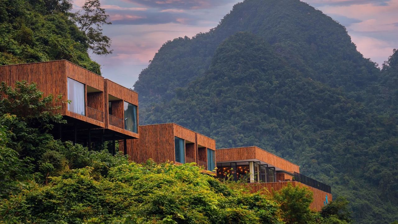Tu Lan Lodge Rooms, Restaurant, Prices & Booking Guide