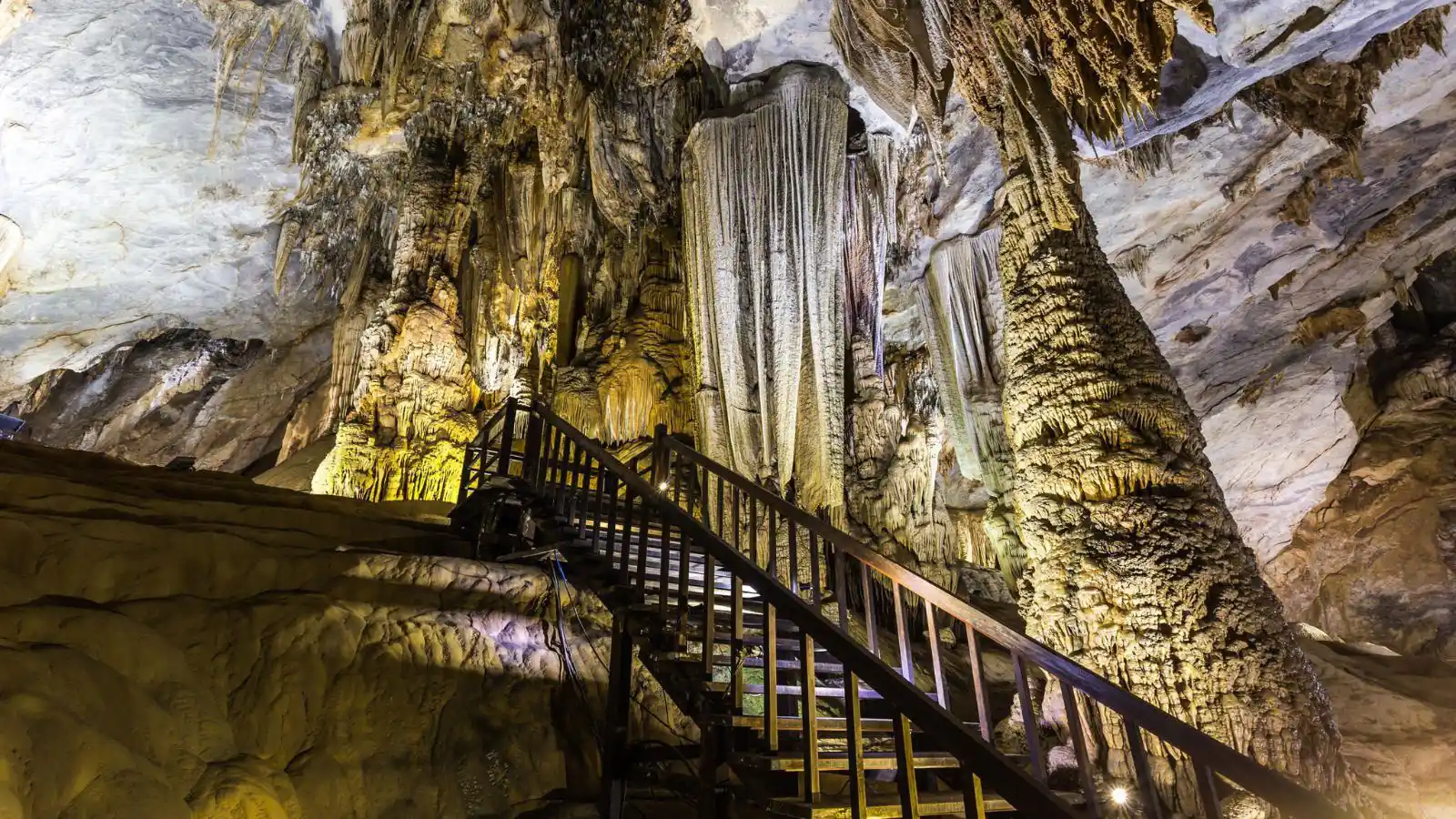 Steps inside Paradise cave